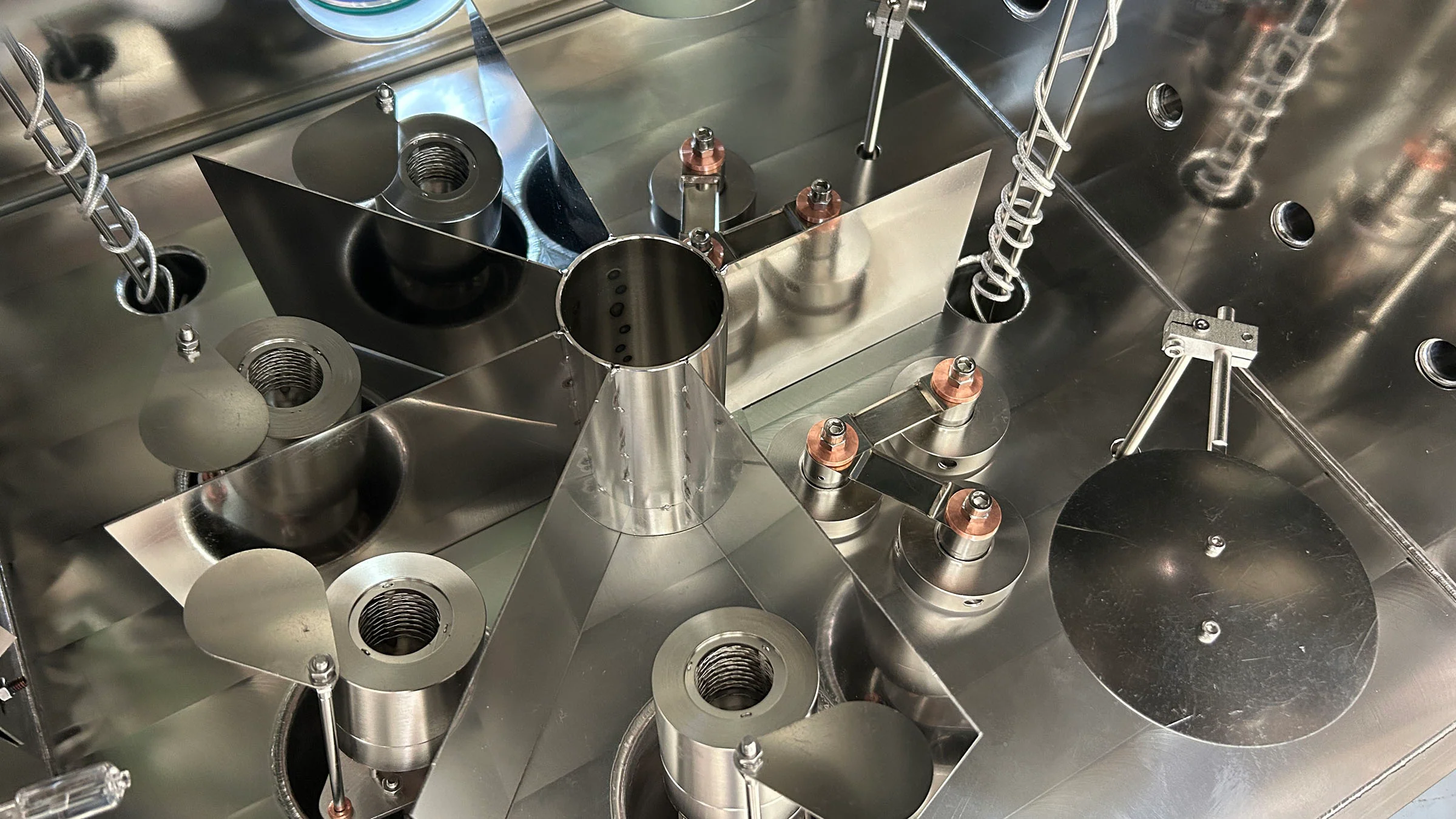 High Vacuum Thermal Evaporation Coater With Six Sources for Perovskite Solar Cells - GSL-1800X-ZF6-PSC - Image 2